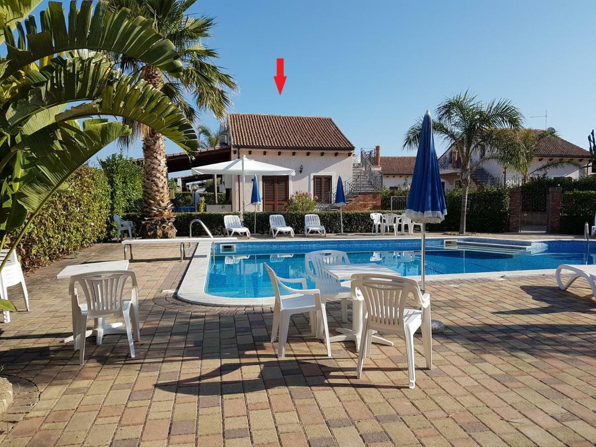 Mansarda Con Vista Piscina Villa Campofelice Di Roccella Dış mekan fotoğraf