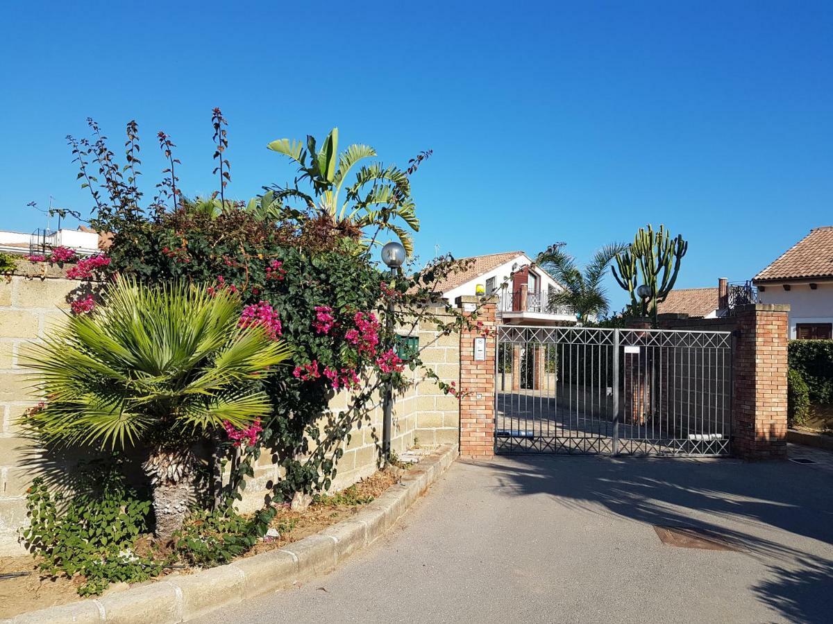 Mansarda Con Vista Piscina Villa Campofelice Di Roccella Dış mekan fotoğraf