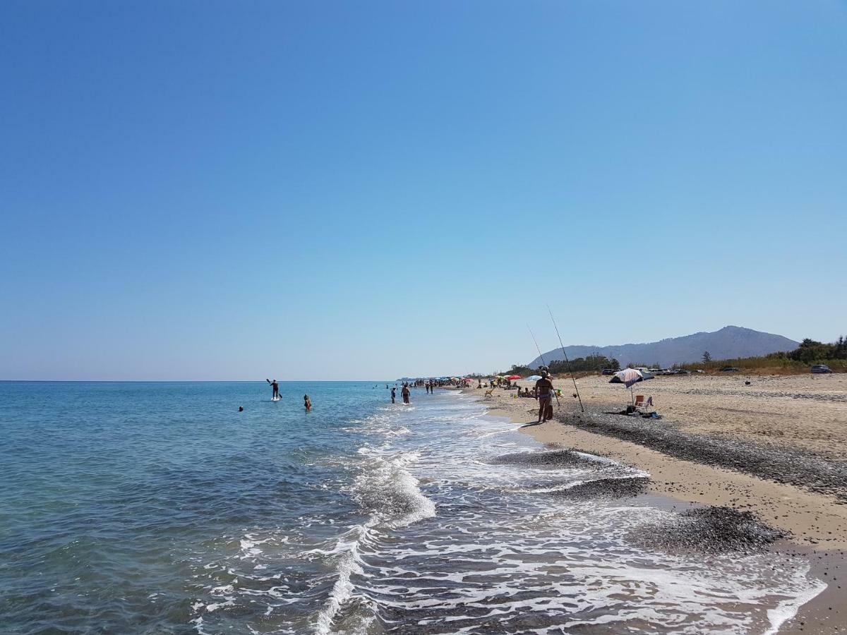 Mansarda Con Vista Piscina Villa Campofelice Di Roccella Dış mekan fotoğraf