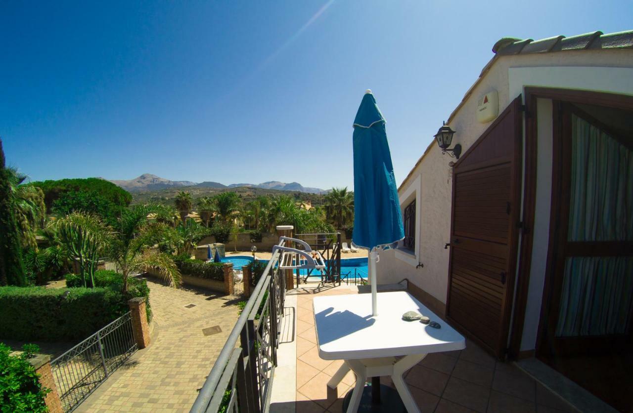 Mansarda Con Vista Piscina Villa Campofelice Di Roccella Dış mekan fotoğraf