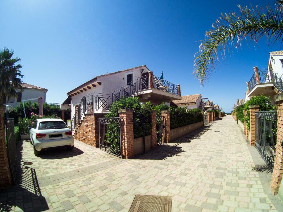 Mansarda Con Vista Piscina Villa Campofelice Di Roccella Dış mekan fotoğraf