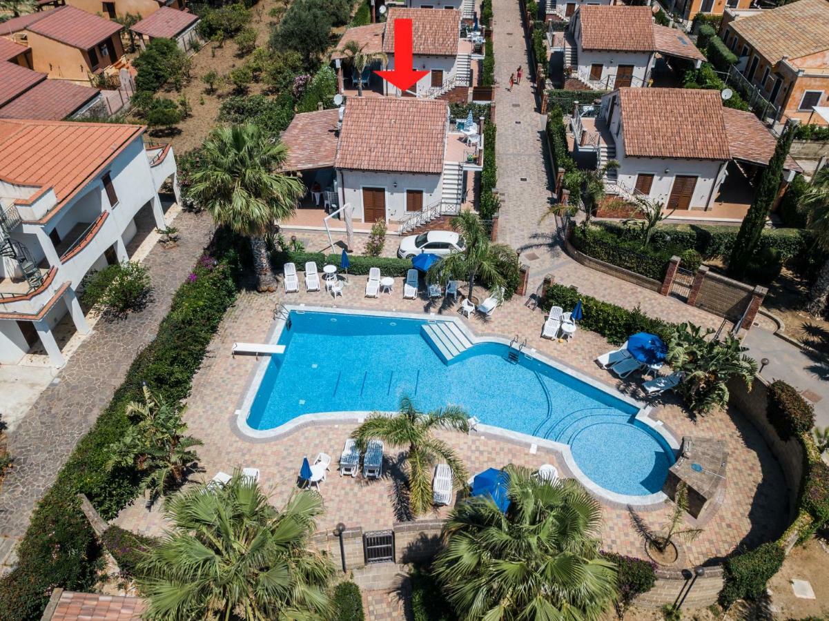 Mansarda Con Vista Piscina Villa Campofelice Di Roccella Dış mekan fotoğraf