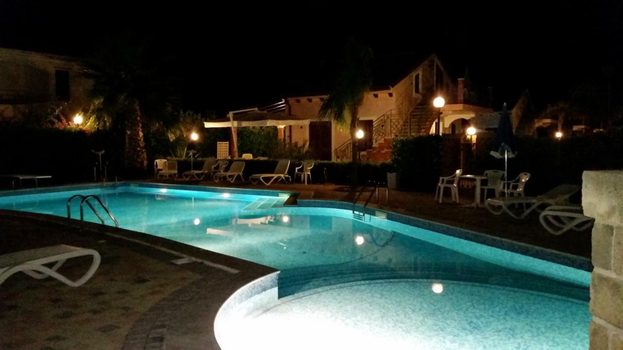 Mansarda Con Vista Piscina Villa Campofelice Di Roccella Dış mekan fotoğraf