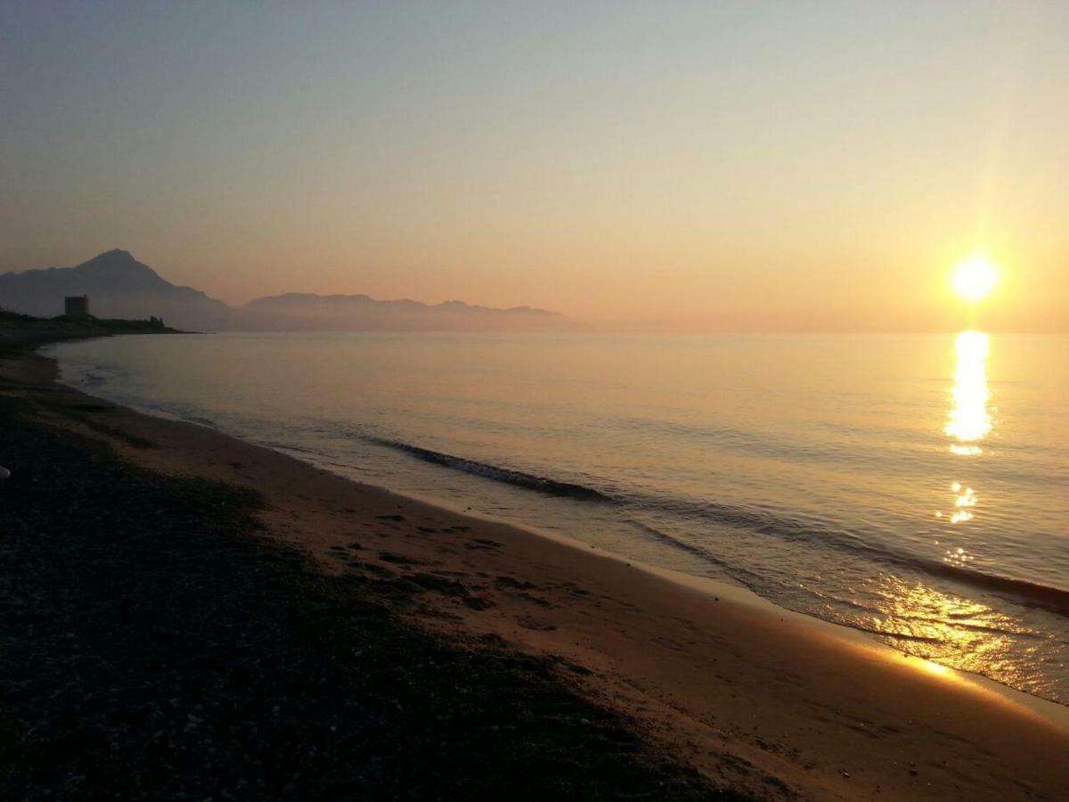 Mansarda Con Vista Piscina Villa Campofelice Di Roccella Dış mekan fotoğraf