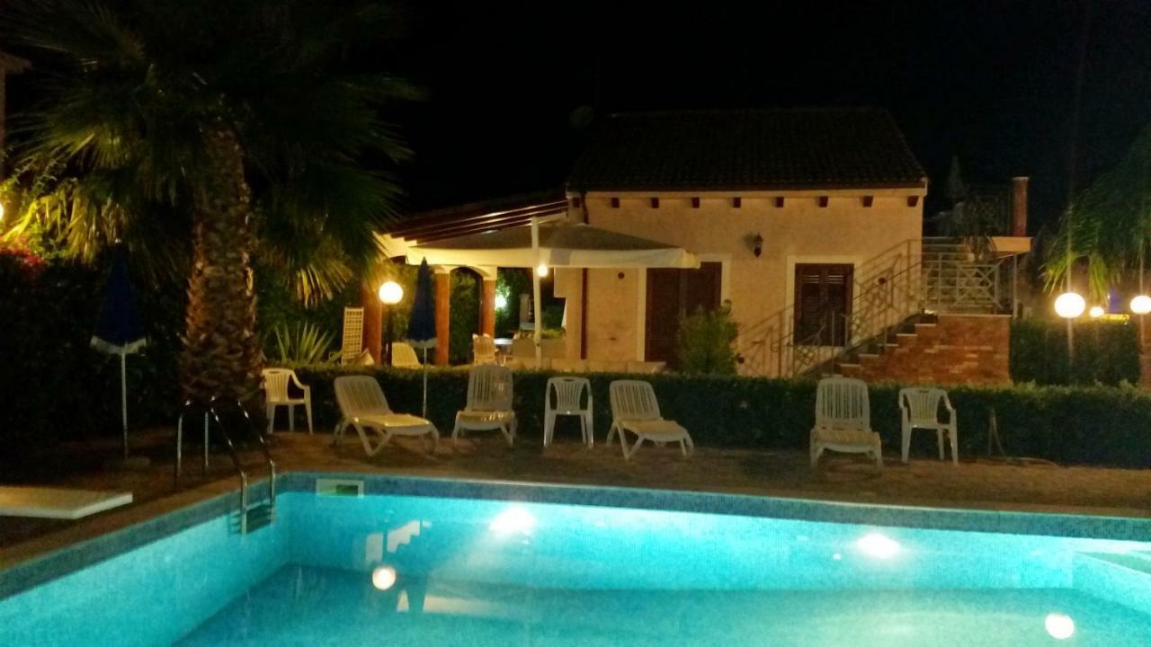 Mansarda Con Vista Piscina Villa Campofelice Di Roccella Dış mekan fotoğraf